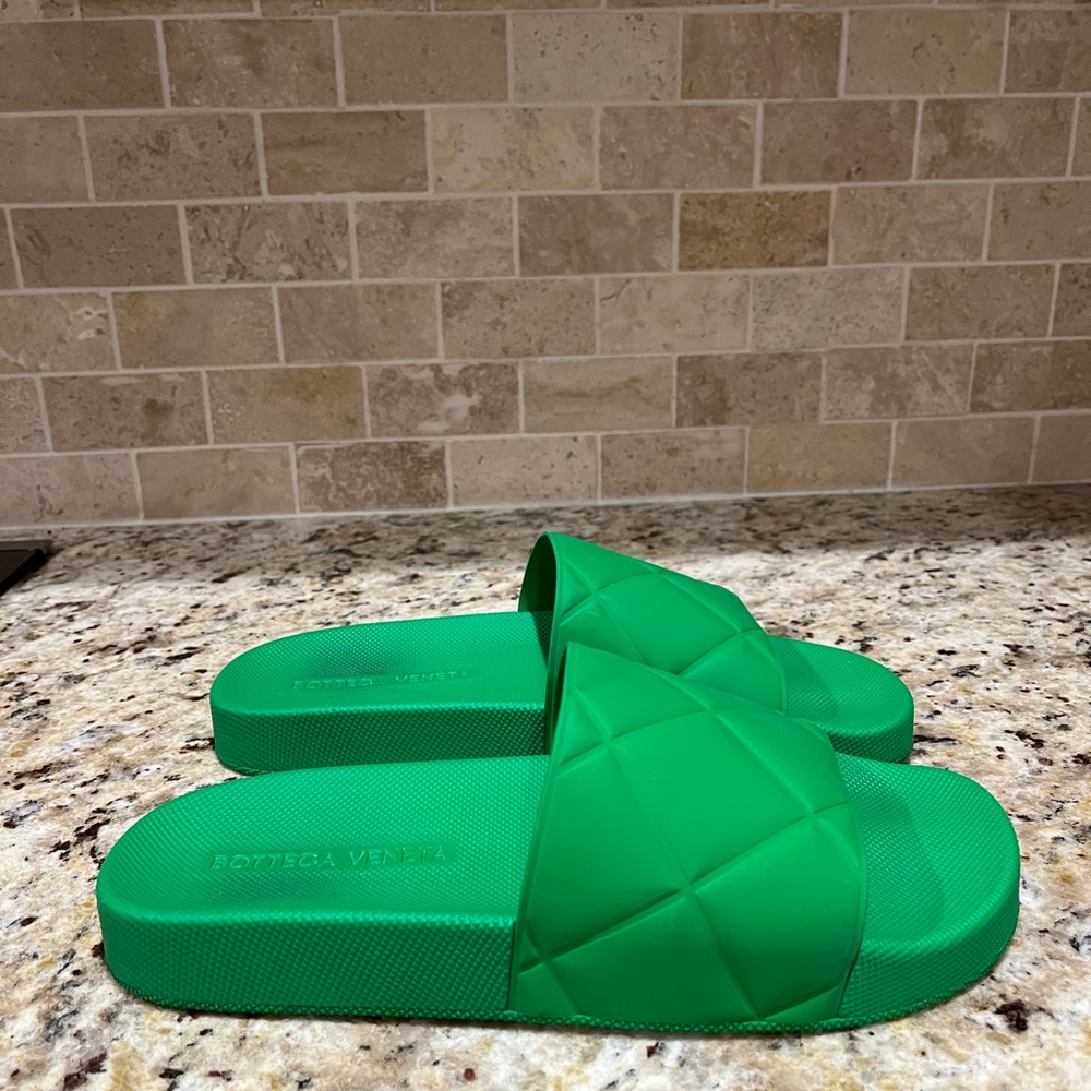 Bottega Veneta Embossed Rubber Slide